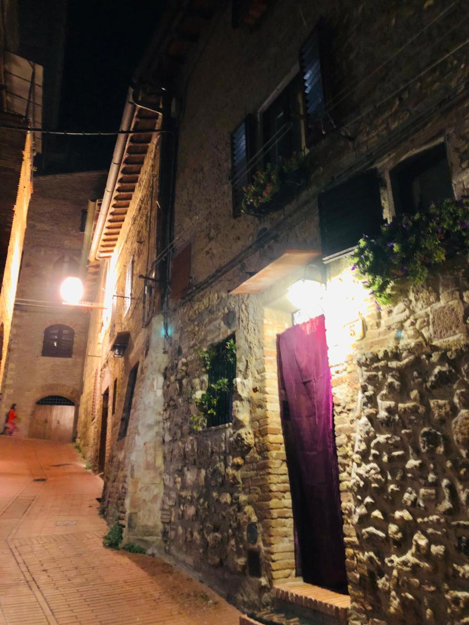 Casa Nel Centro Storico Apartment San Gimignano Exterior foto