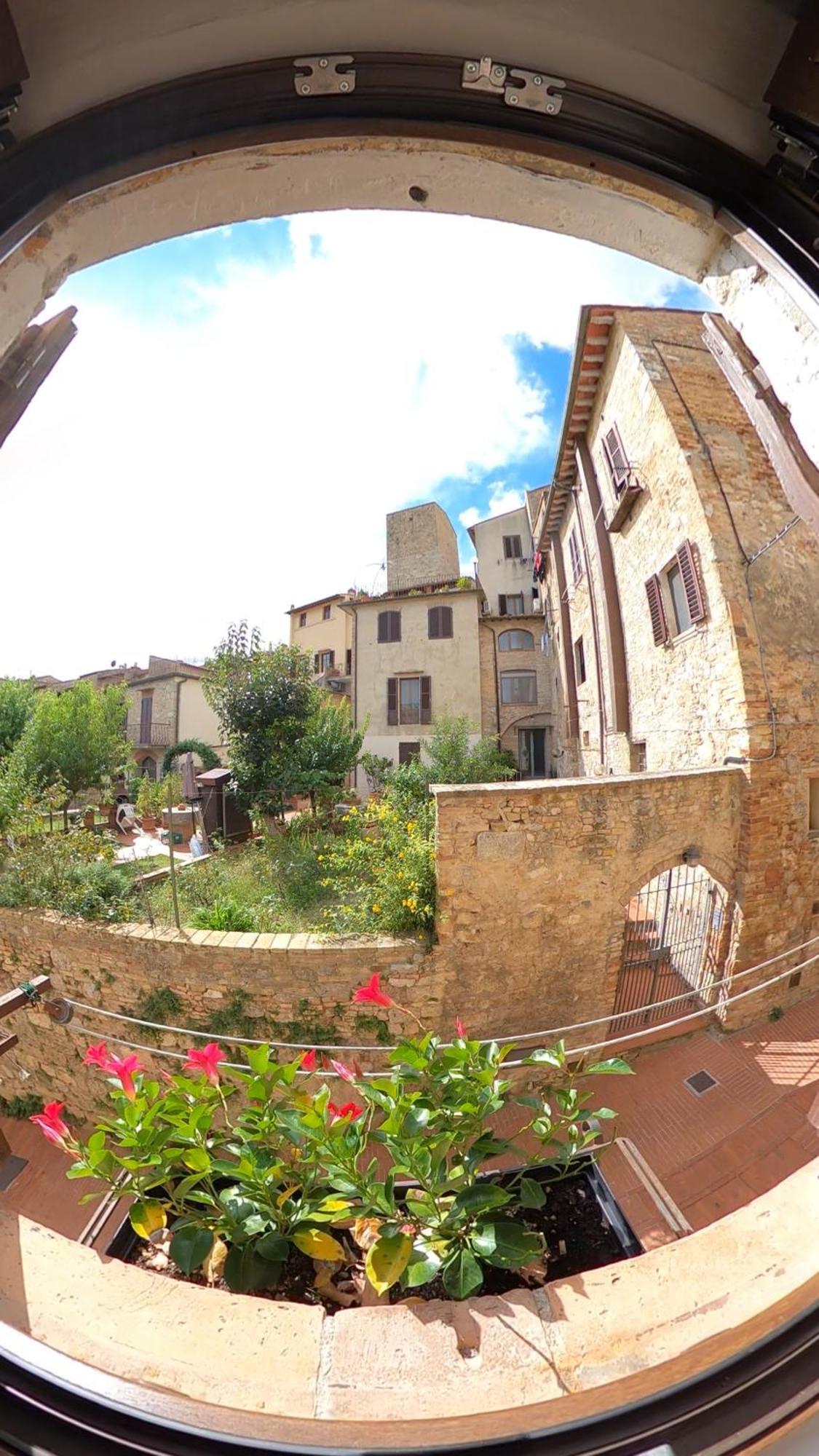 Casa Nel Centro Storico Apartment San Gimignano Exterior foto