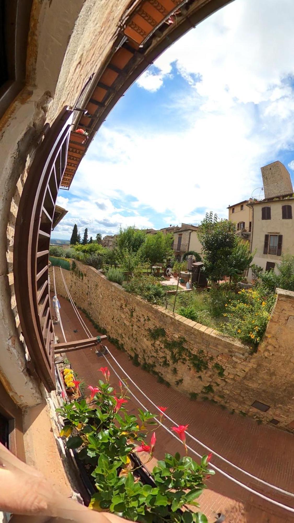 Casa Nel Centro Storico Apartment San Gimignano Exterior foto